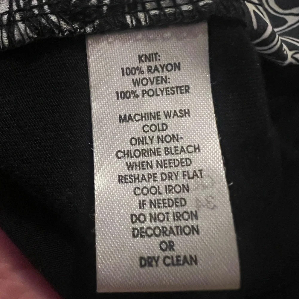 Loft Black & White Patterned Blouse! - Picture 13 of 13